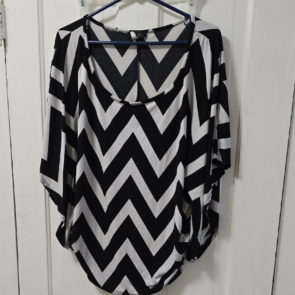 Deb Black and White Relaxed Blouse with Bar Wing Sleeve